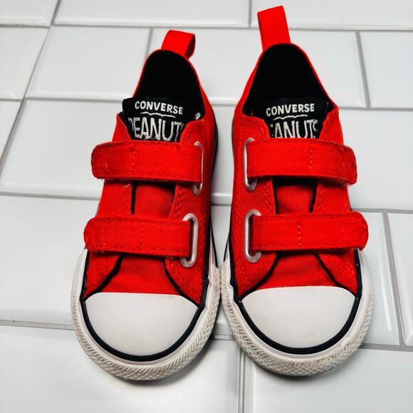 Converse x Peanuts Chuck Taylor All Star 2V Lo Shoes
A01870F Size 7 - Picture 9 of 10